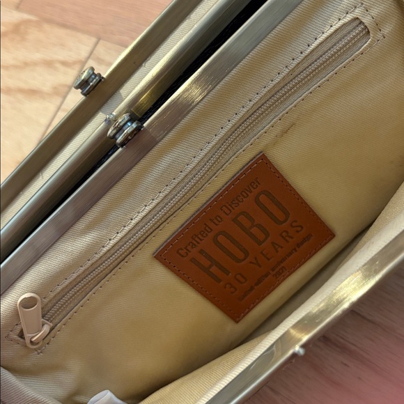 Hobo Lauren black leather clutch wallet dragon embroidery limited edition 2021 - Picture 12 of 16